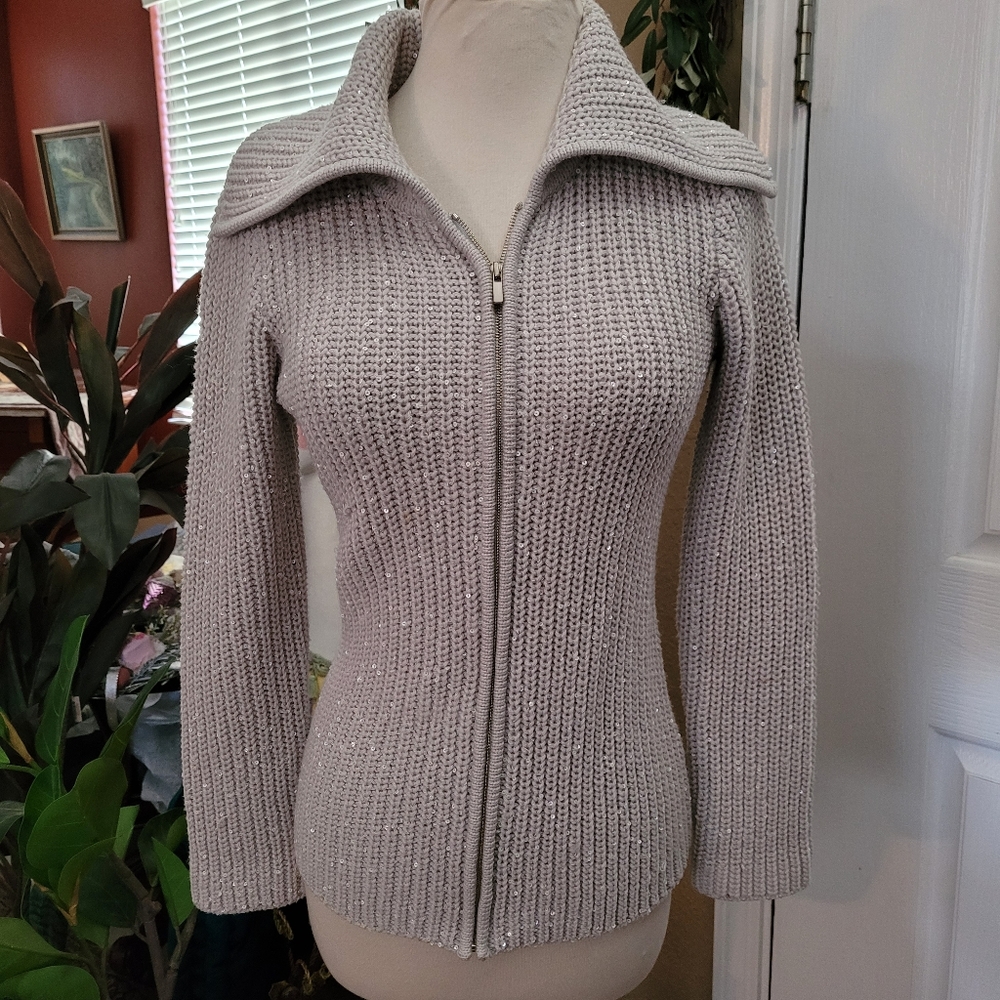 Designer St. John women's cardigan sweater size P Small light gray sequins FLAW
